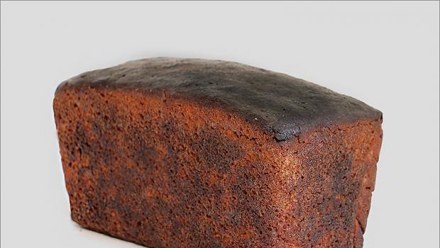 What is included in the composition of black Darnitsa bread according to GOST?