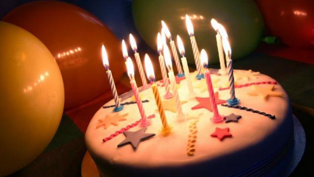 생일을 꿈꾸는 이유는 무엇입니까? 축제의 기쁨?